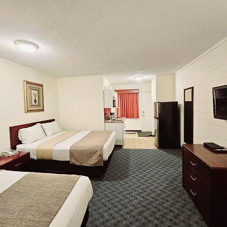 Canadian Motor Inn Grande Prairie Bagian luar foto