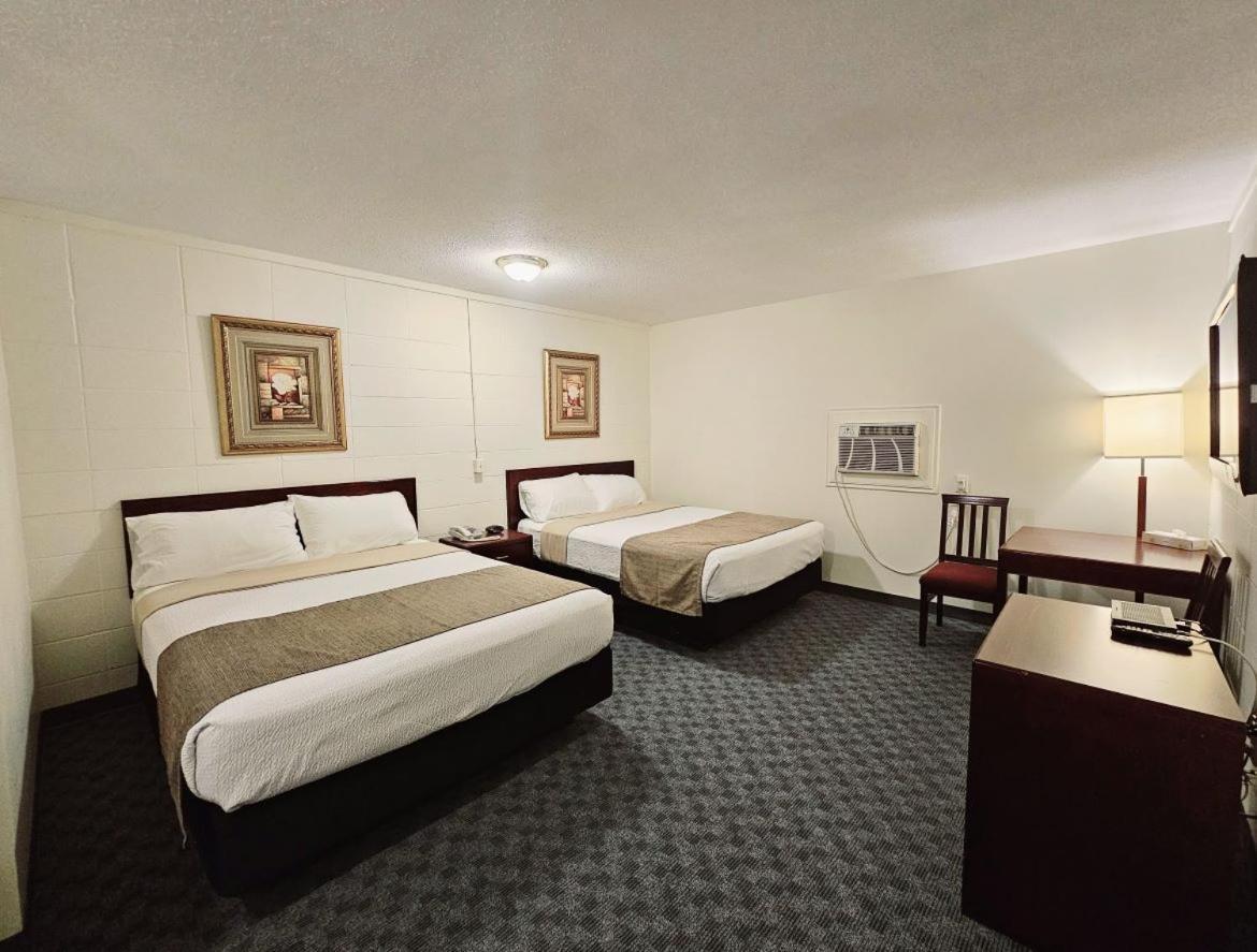 Canadian Motor Inn Grande Prairie Bagian luar foto