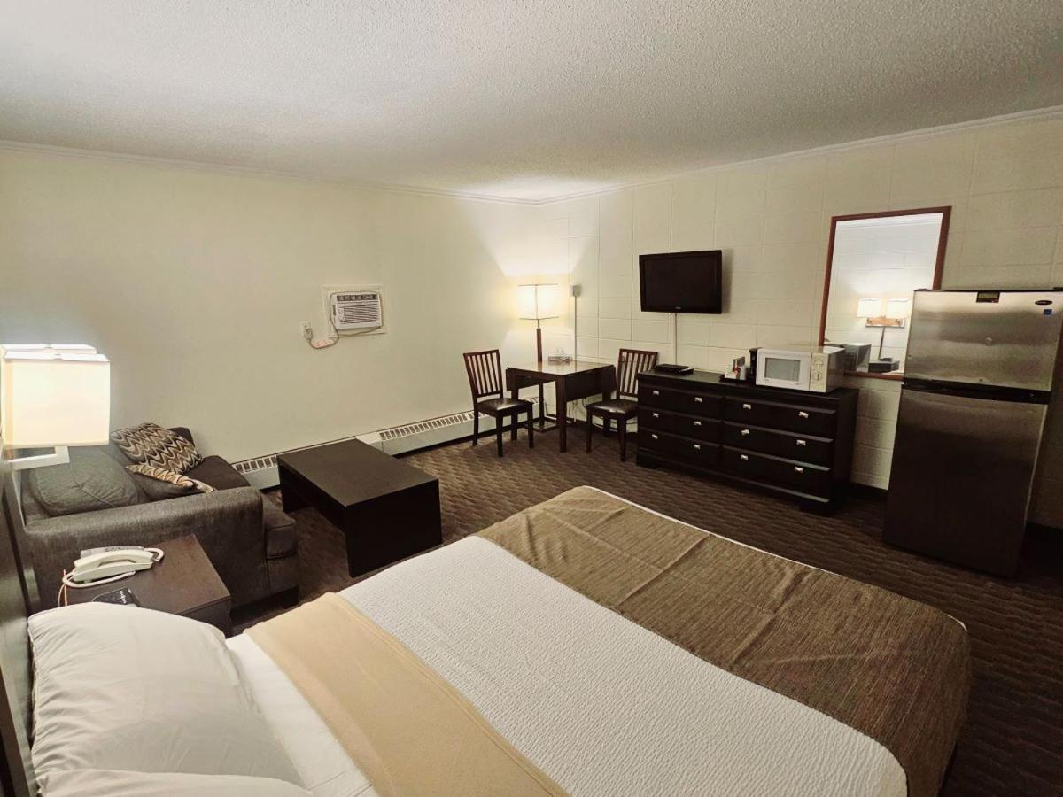 Canadian Motor Inn Grande Prairie Bagian luar foto