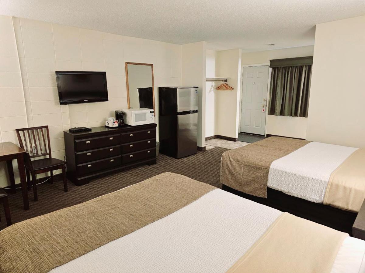 Canadian Motor Inn Grande Prairie Bagian luar foto