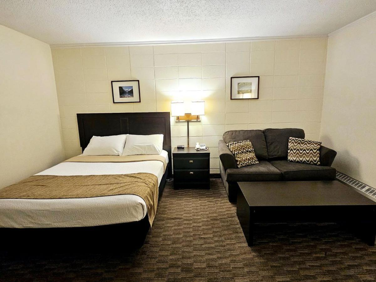 Canadian Motor Inn Grande Prairie Bagian luar foto