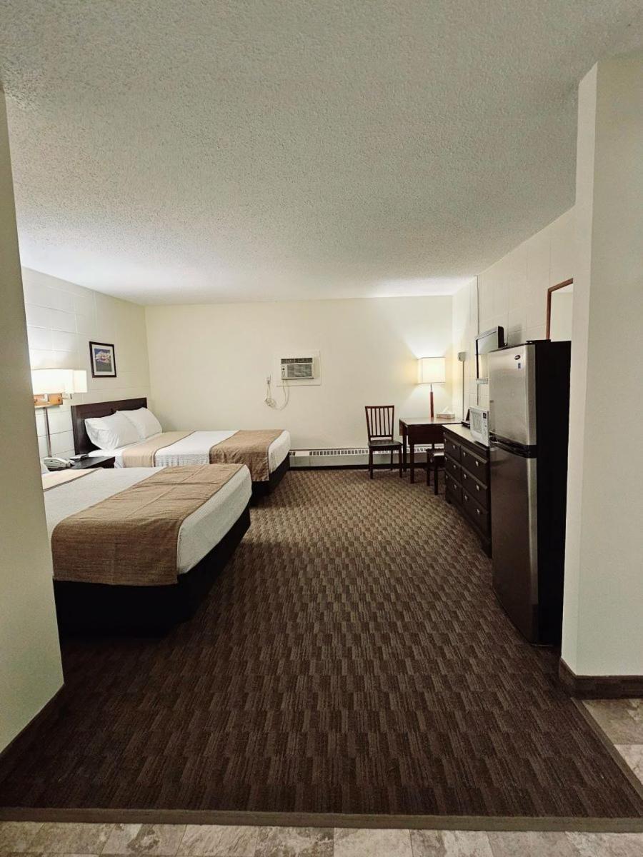 Canadian Motor Inn Grande Prairie Bagian luar foto