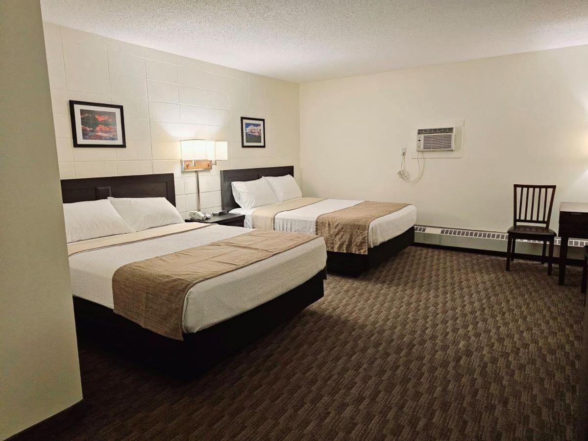 Canadian Motor Inn Grande Prairie Bagian luar foto