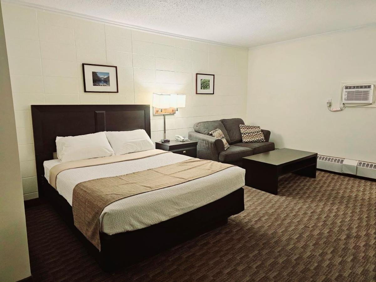 Canadian Motor Inn Grande Prairie Bagian luar foto