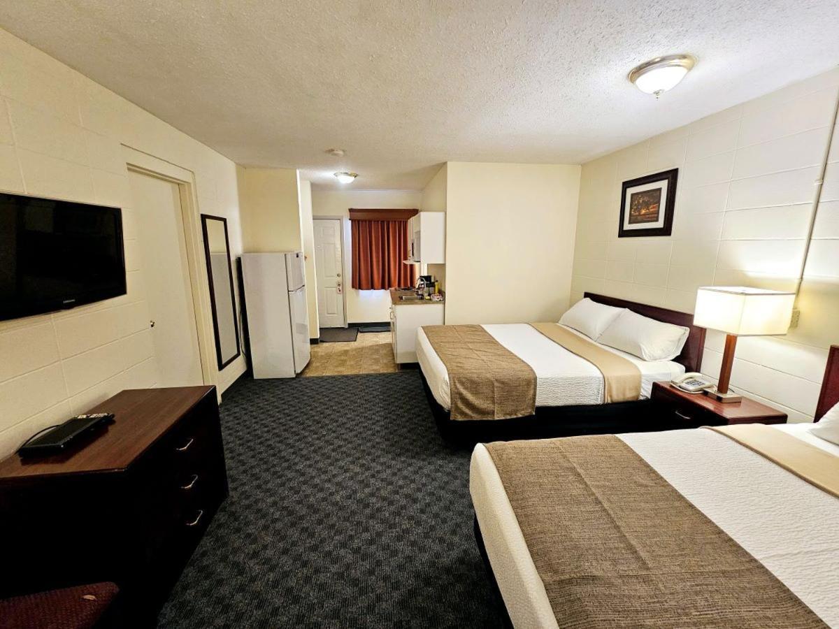 Canadian Motor Inn Grande Prairie Bagian luar foto