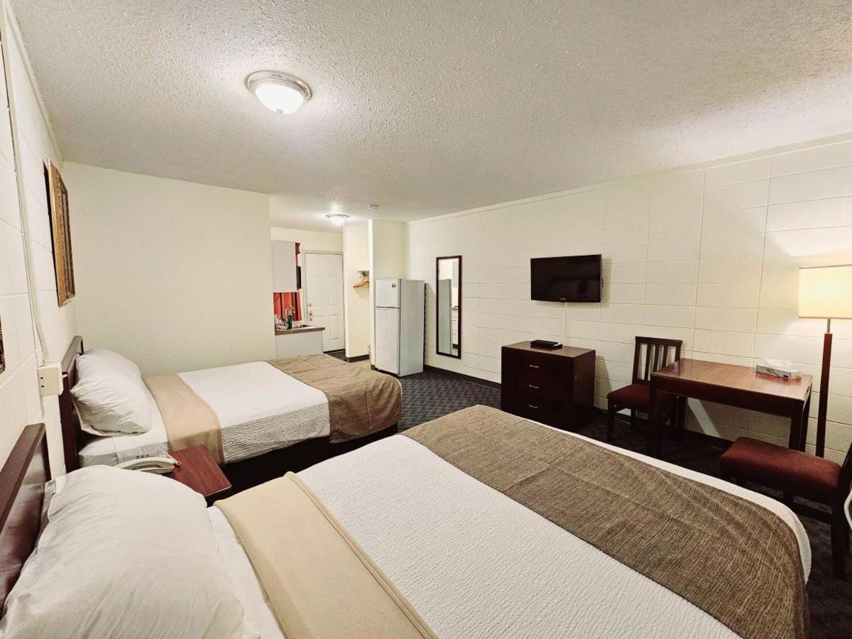 Canadian Motor Inn Grande Prairie Bagian luar foto