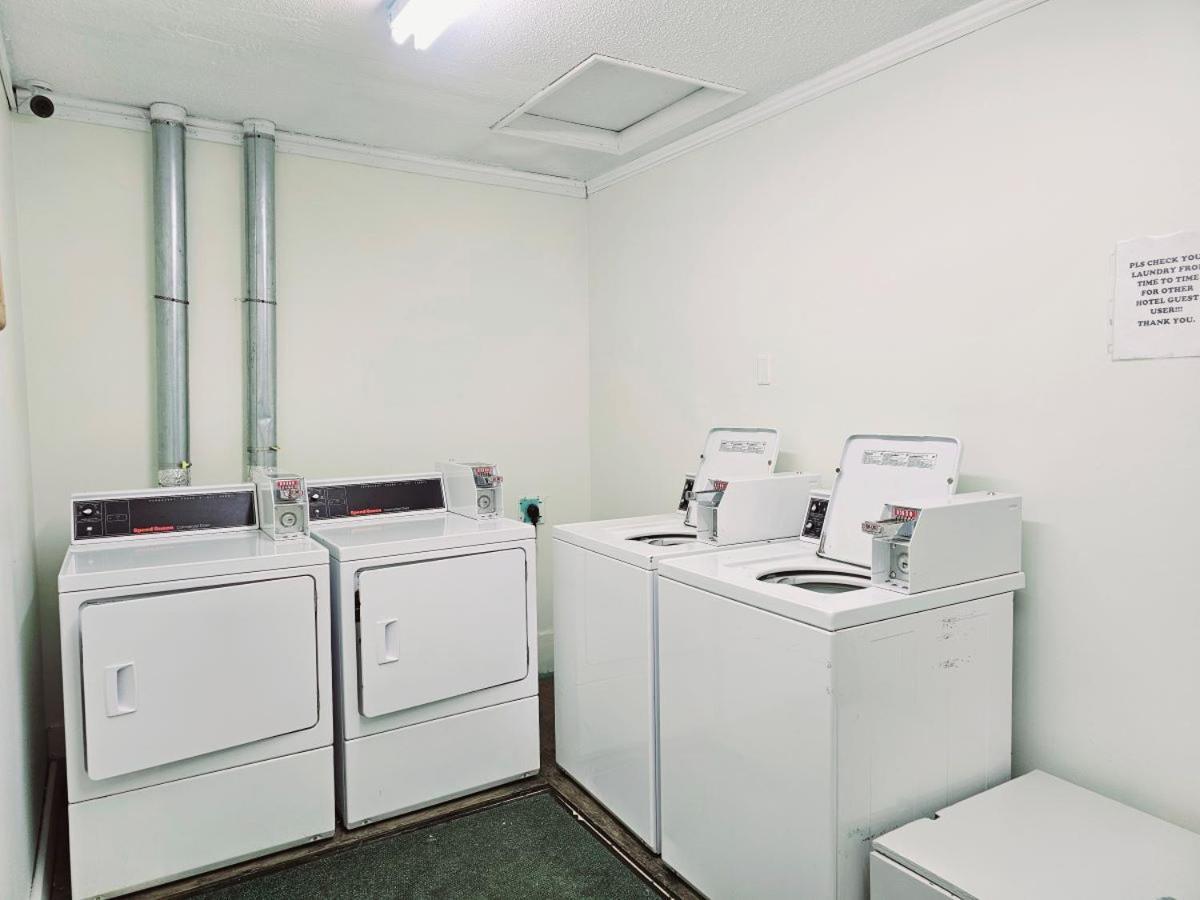 Canadian Motor Inn Grande Prairie Bagian luar foto