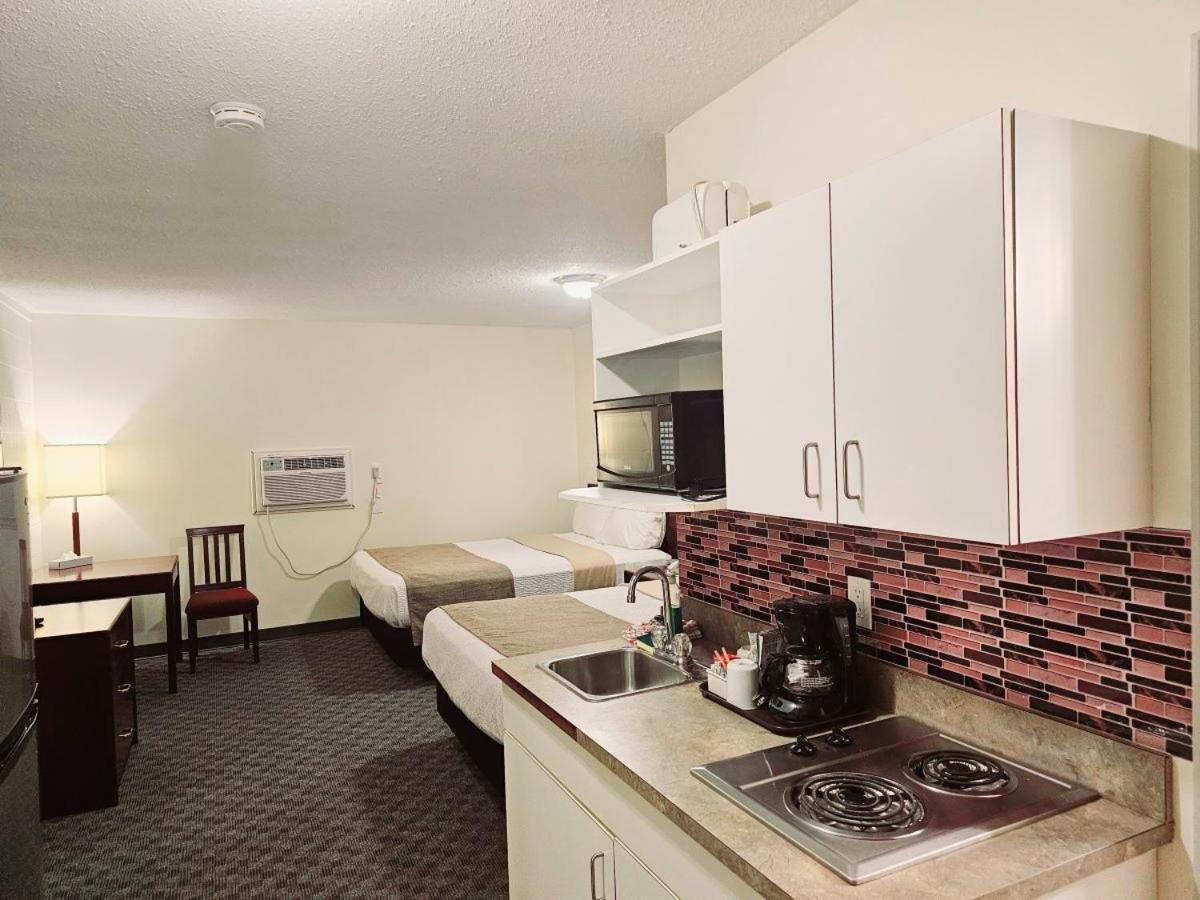Canadian Motor Inn Grande Prairie Bagian luar foto