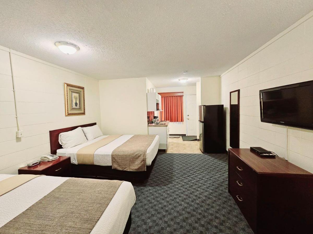 Canadian Motor Inn Grande Prairie Bagian luar foto