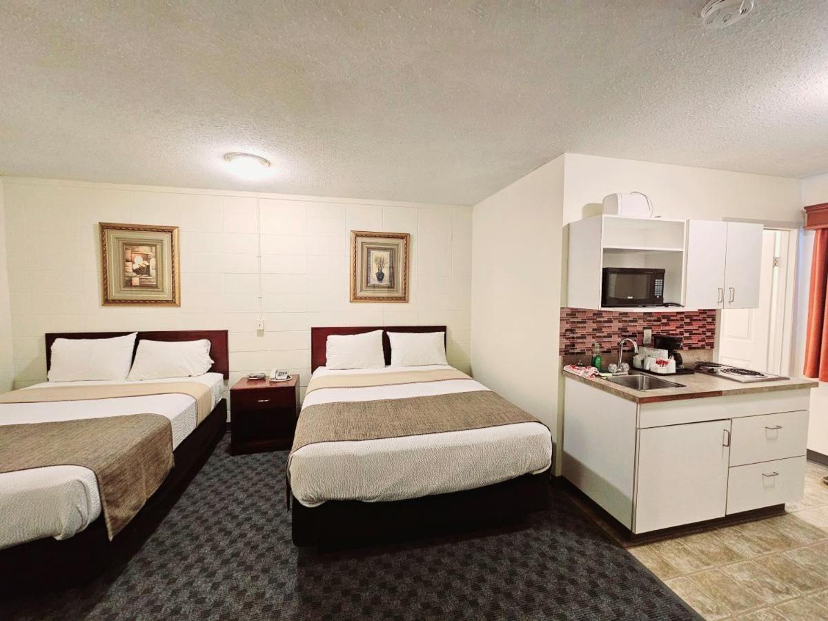 Canadian Motor Inn Grande Prairie Bagian luar foto